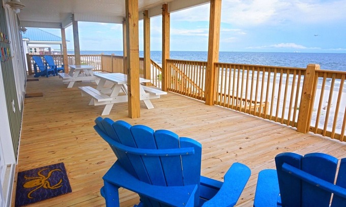 Dauphin Island House | Direct Gulf Front- Soft Sand, Warm Waves, Total Relaxation