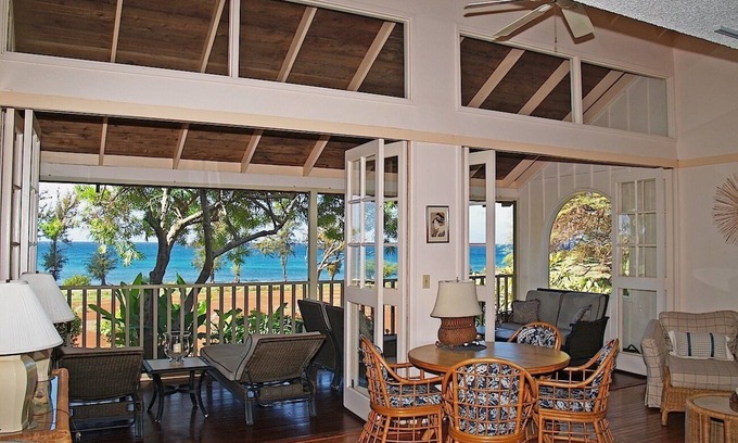 Maunaloa House | DIRECT OCEAN FRONT 1 bedroom On Kepuhi Beach…Sunny Westside.Sleeps 4