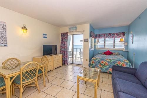 Myrtle Beach Apartment | Direct Ocean Front Studio with Endless Views Palace Resort 302