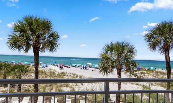 Madeira Beach Condo | Direct Oceanfront Views - Madeira Norte #110