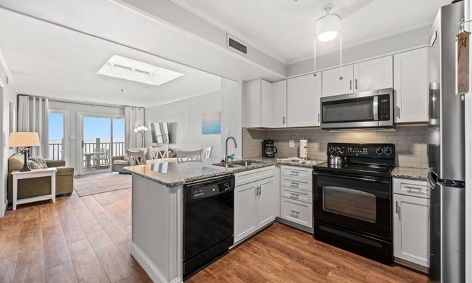 Myrtle Beach Condo | Direct Oceanfront Pelicans Landing 402, 3 bedroom. Free Daily Activities