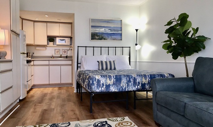 Atlantic Beach Condo | Direct Sound Water View and Beach Access WiFi Kitchen Pool
