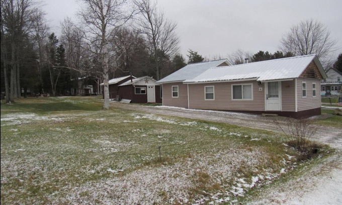 Jackman House | Direct trail head access!