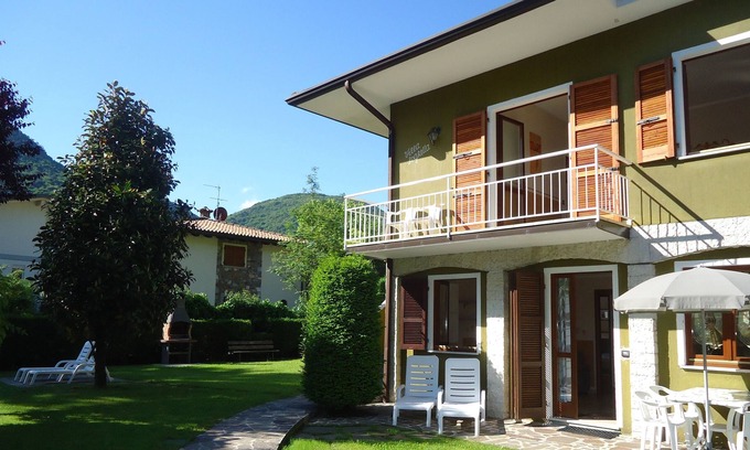Idro Apartment | DIRECTLY ON THE BEACH / LAKE, apartment up to 4 people, small pool, garden, wide view