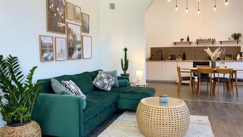 Sankt Aldegund Apartment | Direkter Moselblick 126m² großer Altbau und Terrasse