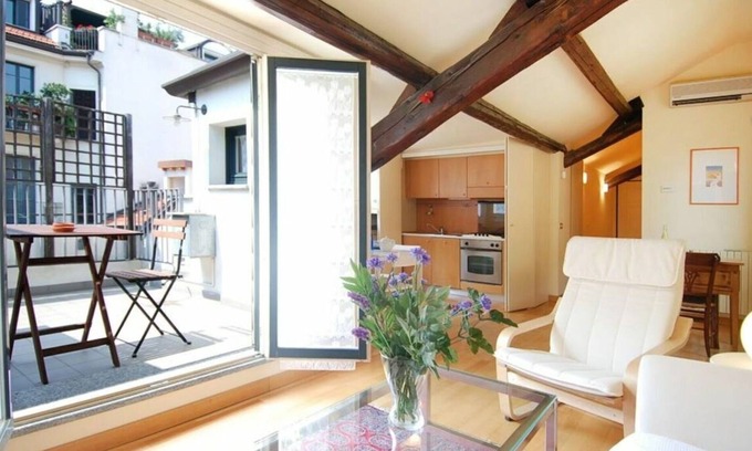 Centro Storico Apartment | Disciplini, 1 Br Apartment With Terrace By Halldis
