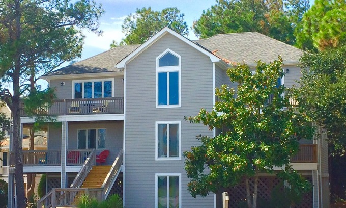 Corolla Light Villa | Discounted Aug 16-23! Semi- soundfront, close to beach!