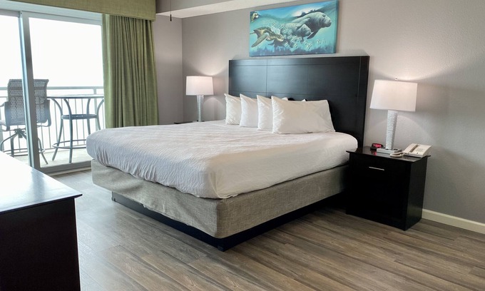 Myrtle Beach Condo | Discounted rates for Sept.! Beautiful 19th floor oceanfront condo & new pools.