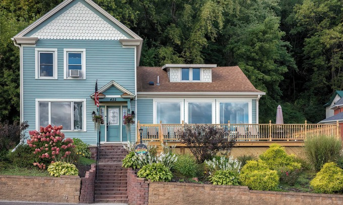 Minneiska House | Discover ‘Riverview Radiance,' a 5BR Minneiska marvel where the Mississippi meets modern luxury. Perfect for large groups, this home boasts a fully-equipped kitchen, sprawling views, and a suite of entertainment options. Revel in comfort with plush