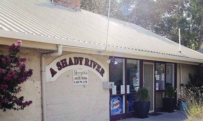 Moama Hotel | Discovery Parks - Moama West