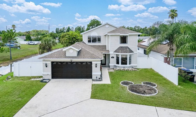 Buena Ventura Lakes House | Disney Dream Getaway: 3BR 2.5 Bath Home & Heated Pool near all major parks.