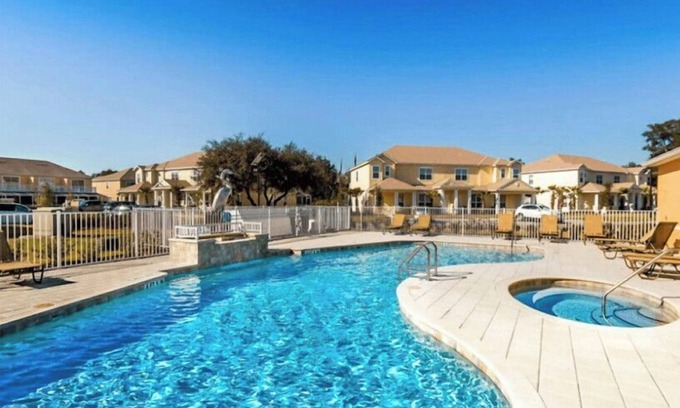 Four Corners House | Disney house “WITH SPLASH POOL”🌟8 guests🌟3 bedrooms🌟6 beds🌟3 baths