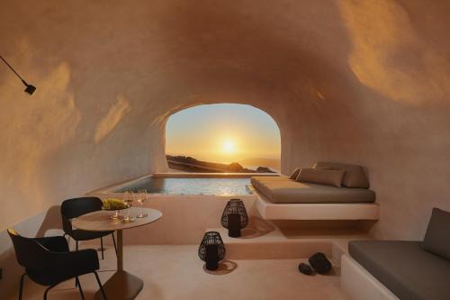 Imerovigli Hotel | Divine Cave Experience