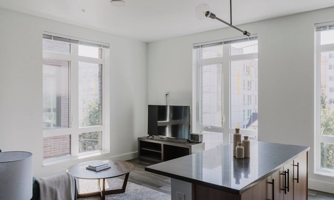 Squire Park Apartment | Divine First Hill 1BR w/Fitness Center & W/D, by Blueground