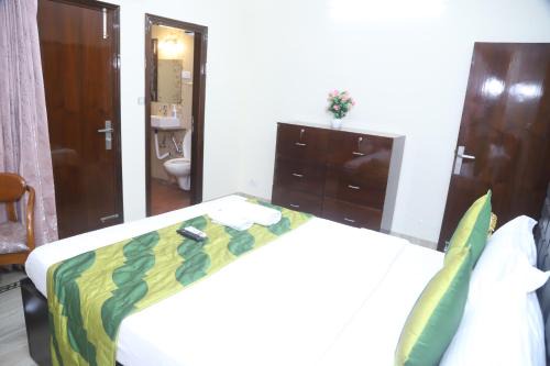 Sarita Vihar Apartment | Divine India Service Apartment 3Bhk,B57 Sarita Vihar,Apollo