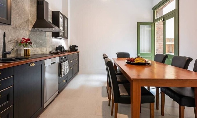 The Rocks Apartment | Divine Workers Cottage in The Rocks