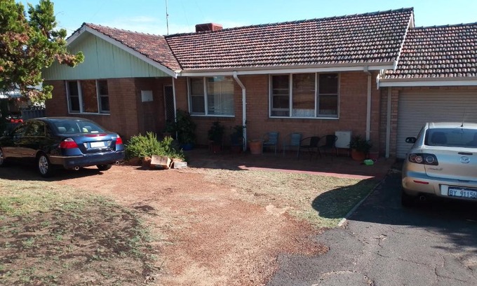 Carey Park House | Do Drop Inn No Pets 188 Clarke St East, Carey Park