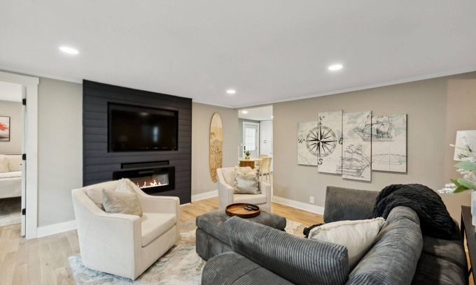 Lake Geneva House | Doc Holiday | Pet-Friendly 3BR Lake Geneva Home w/4 Fireplaces & Walk to Lake