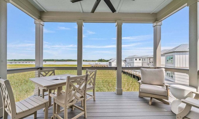 Georgetown House | Dock and Dwell at the Winyah Bay Club, Pool, Outdoor Lounge/Grill and Boat Slip included!