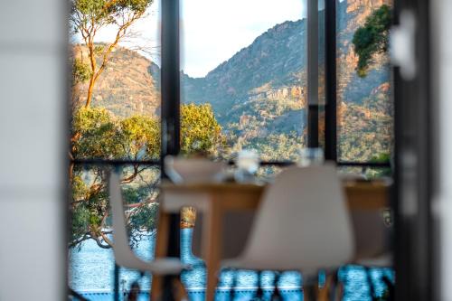 Coles Bay House | Dock of the Bay