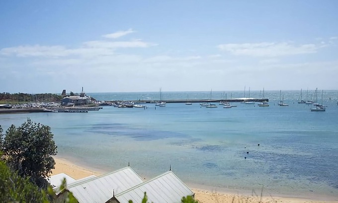 Mornington Apartment | DOCK OF THE BAY ON MAIN