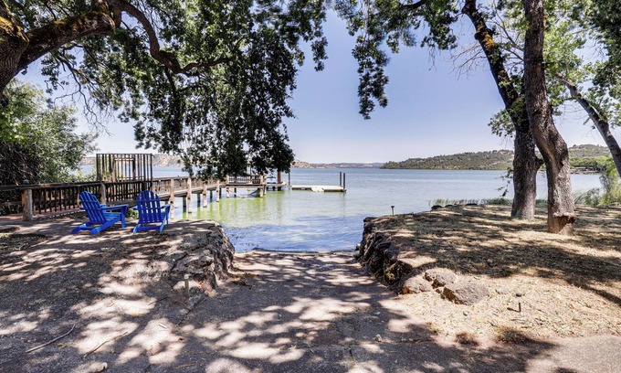 Kelseyville Cottage | Dock, Slip & Launch: Waterfront Home on Clear Lake