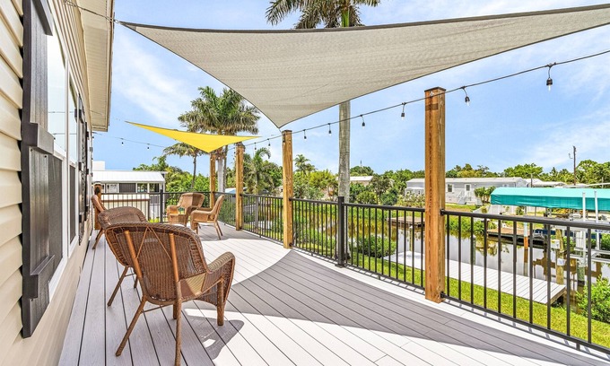 Charlotte Park House | Dockside Cottage | Boat Slip | Venice Waterway