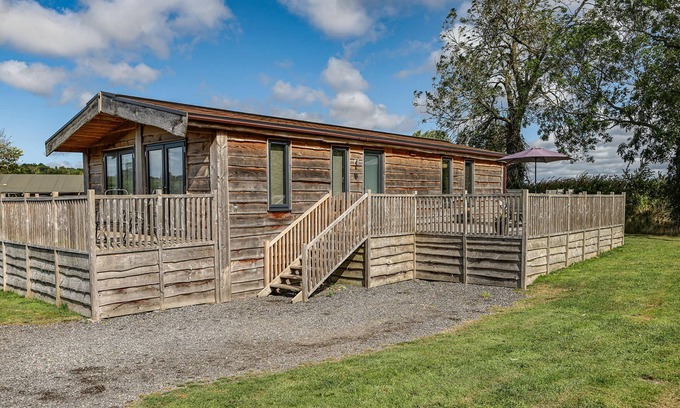 West Tanfield House | Dog Friendly Lapwing Lodge Riverdale, located in Yorkshire