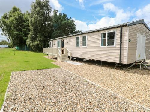 Hopton Ski Chalet | Dog Friendly 3 Bedroom Static Caravan In Fritton