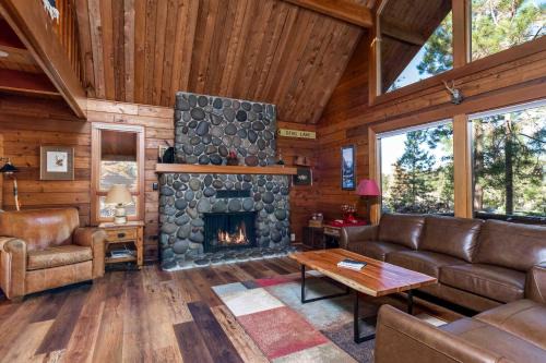 Sunriver House | Dog Friendly, across from tubing/SHARC, Nectar bed