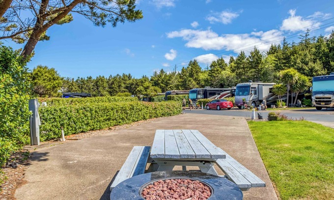 Agate Beach RV Rental | Dog Friendly, Available with 50AMP, 30AMP, Water and Sewer hook up's, WiFi