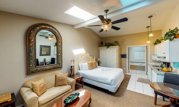 Downtown Cannon Beach House | Dog-friendly cabana & studio with spa suite & beach access