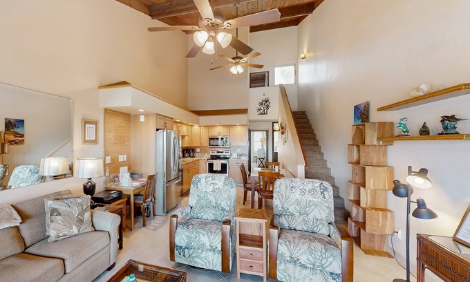Kihei Condo | Dog-friendly condo with furnished lanai & washer/dryer plus pool & tennis
