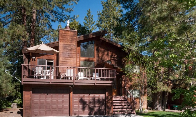 Lake Forest House | Dog-friendly Dollar Point home with hot tub