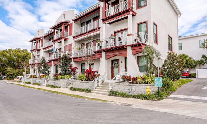Downtown Dunedin House | Dog-friendly escape with top-floor balcony & walk to beach - 30-day minimum
