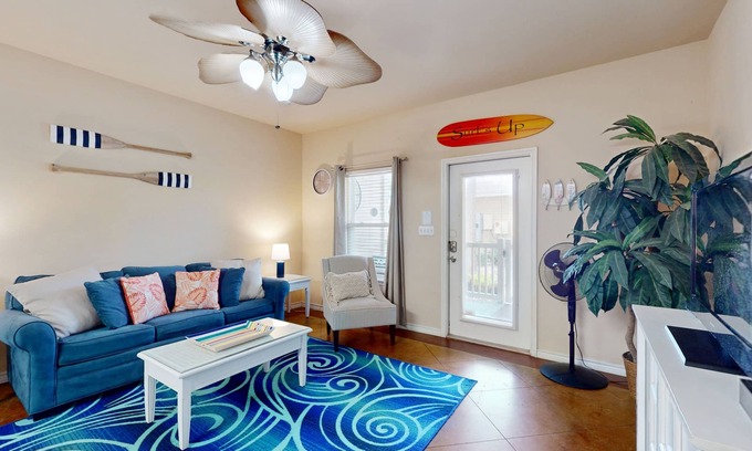 Corpus Christi House | Dog-friendly home w/a private patio & shared lagoon pool - close to the beach