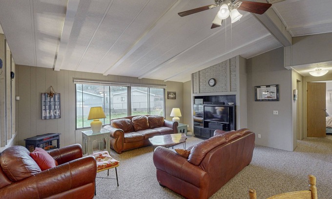 Coos Bay House | Dog-friendly home near the beach with entertainment & 2-acre fenced yard