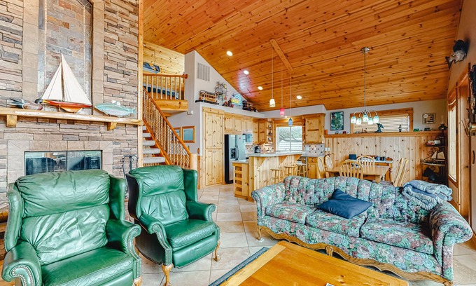 Manzanita House | Dog-friendly home with private hot tub, pool table, grill, air hockey, fireplace