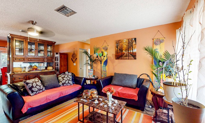 Ocala House | Dog-friendly home with covered front patio, streaming, washer/dryer, fast WiFi