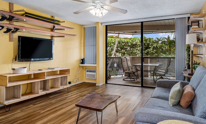 Historic Kailua Village Condo | Dog-friendly island gem with balcony, shared pool/hot tub, & beach access nearby