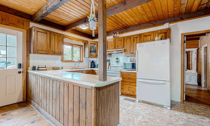 Lochmere Cottage | Dog friendly lake side cottage with private dock and community beach