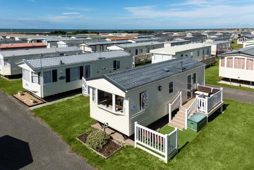 St George House | Dog Friendly Lovely Caravan 4 Berth Towyn North Wales Read full host details before booking Mon in to Fri out Fri in to Mon out Mon to Mon Fri to Fri ONLY