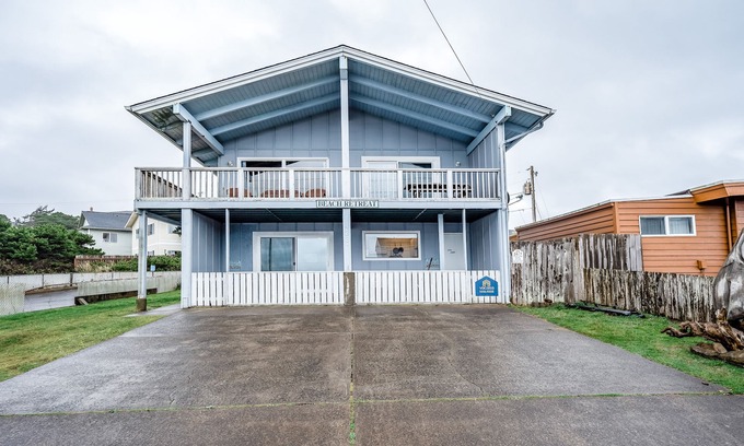 Newport House | Dog-Friendly Oceanview Duplex w/Beach Access - Walk to Nye Beach Shops