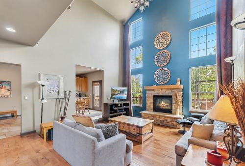 Wildernest House | Dog Friendly Stay Near Trails in Silverthorne