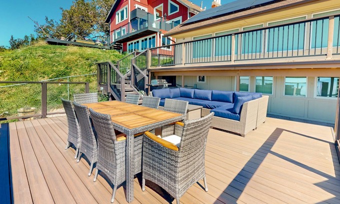 Crestline Cabin | Dog-friendly valley view retreat with a furnished deck, washer/dryer, & AC