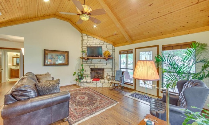 Wills Point House | Dog-Friendly Wills Point Home with Grill on 10 Acres