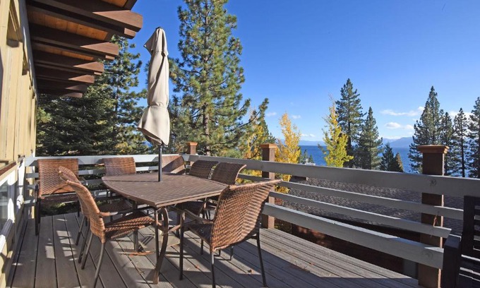 Lake Forest House | Dollar Point Delight