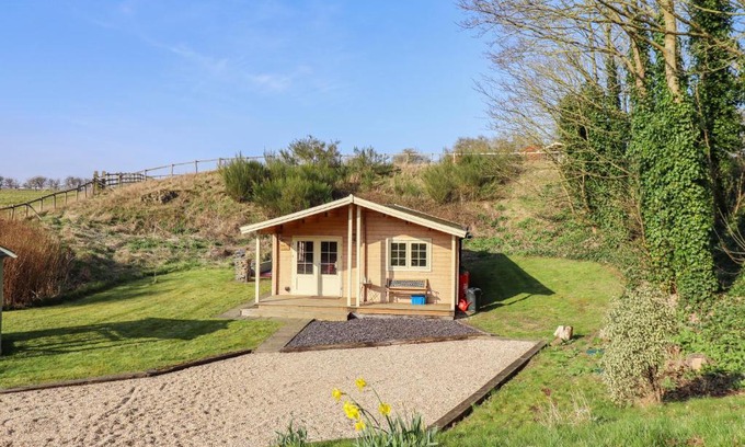 Louth House | Dolly's Hideaway Cabin