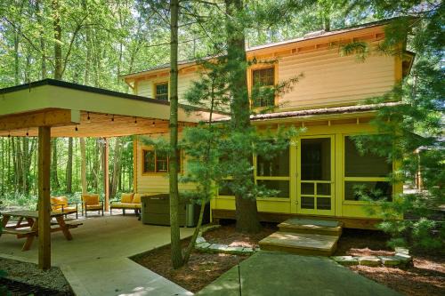 Fennville House | Dollybrook Cottage 1 Pet Friendly Community Pool Groups Welcome