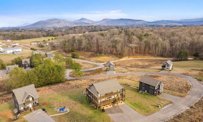 Sevierville Cabin | Dollywood Luxury Smoky Mtn Pool Cabin, Amazing view, Hot tub,Arcade, Pets ok